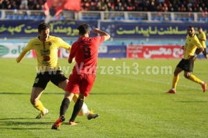 جنگ لفظی خبرنگاران اصفهانی و مشهدی