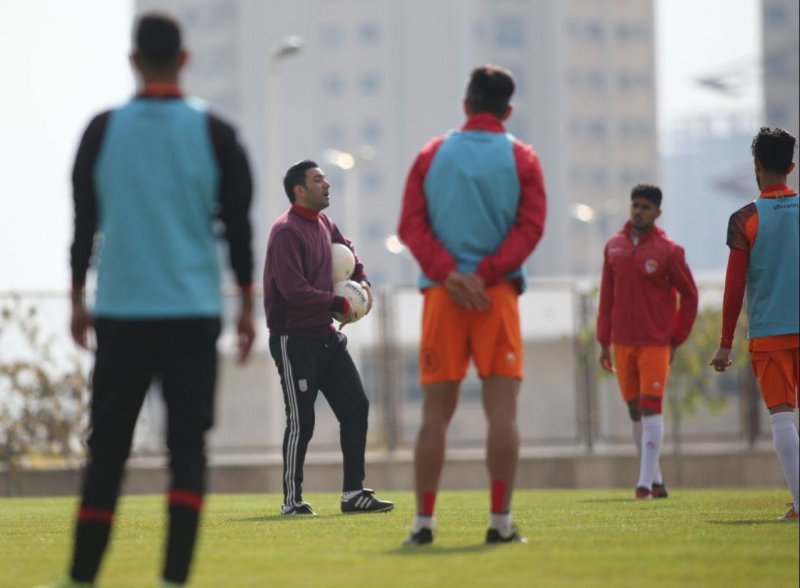 مربی فولاد: فولاد بر اساس مهره جلو نمی رود