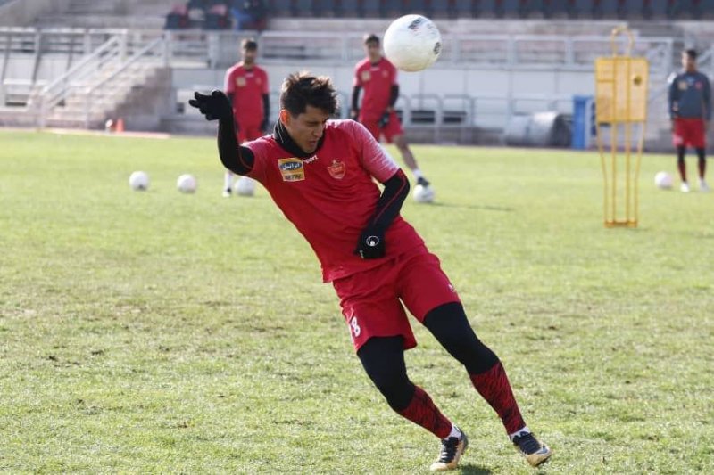 محمد نادری؛ بلاتکلیفترین بازیکن پرسپولیس