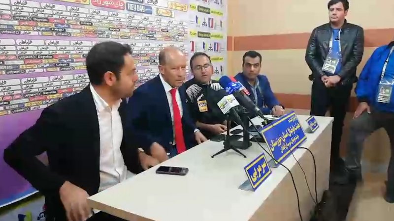 حرکت عجیب در نشست خبری کالدرون