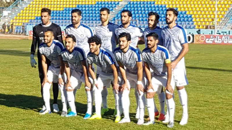 گل گهر بعد از ده بازی استقلال را متوقف کرد