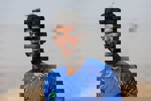 نیک نفس در نقش مترجم یامگا و ژستد