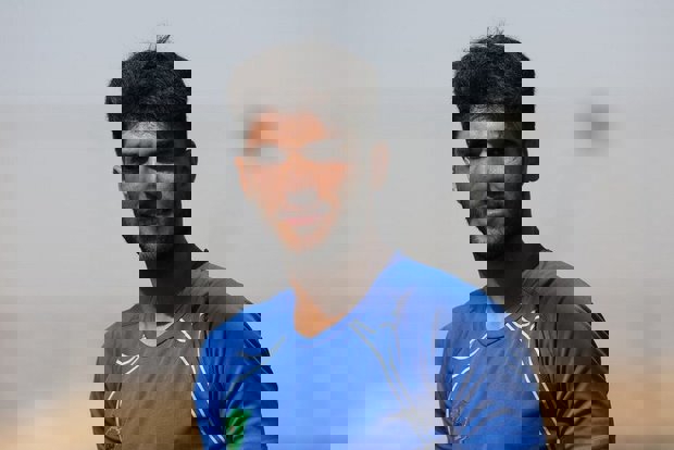 نیک نفس در نقش مترجم یامگا و ژستد