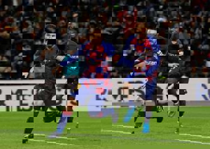 خوش آمدگویی به مربی جدید به سبک مسی (عکس)