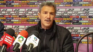 باغ آبادی: باید مقابل داوران دستمان را بالا بگیریم؟