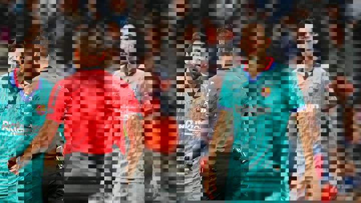 باورنکردنی؛ عذرخواهی داور از بازیکنان والنسیا (عکس)