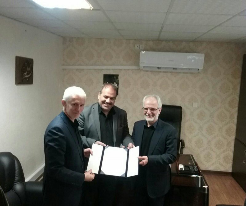 مازیار پشت فرمان اتومبیلرانی طلوع کرد