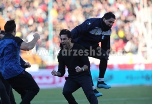 عجیب‌ترین لحظه دربی 92؛ باز هم غلامپور (عکس)