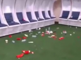 فرد سابقه دار سرنگ‌ها را در رختکن تراکتور رها کرد!