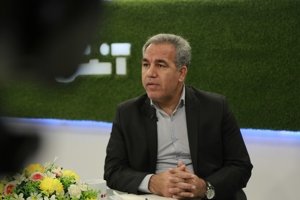 عرب: صادقیان اصلا جزو گزینه‌های پرسپولیس نبود