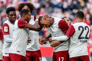 120 سالگی بایرن؛ لباس مهمانی با استایل قدیمی (عکس)