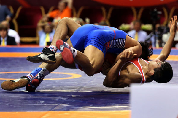 صعود بازار بزرگ و دانشگاه آزاد به نیمهنهایی