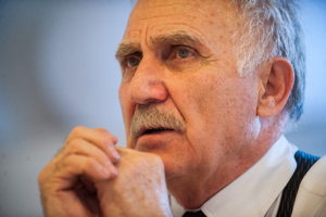 حسین کلانی: هر چه دارم از مردم ایران است