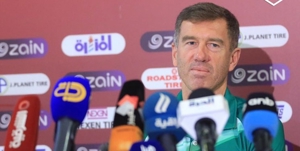 کاتانچ: کیفیت زمین بحرین مسخره است 