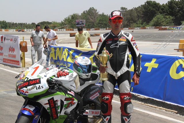 ساسان اکبری قهرمان رشته موتورسواری ایران