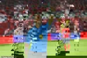 از گرفتن پیراهن رونالدو تا فحش اسپانیایی به سوارز!