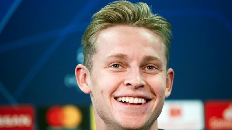 بارسلونا و مشاوره از ستاره هلندی برای جذب بازیکن