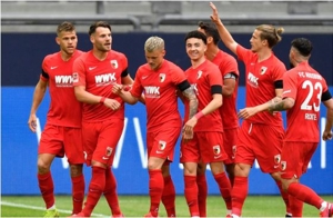 شادی کرونایی آگسبورگ با ماسک و فاصله(عکس)