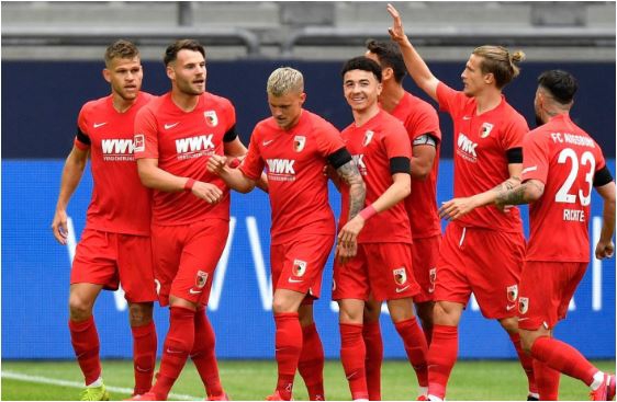 شادی کرونایی آگسبورگ با ماسک و فاصله(عکس)