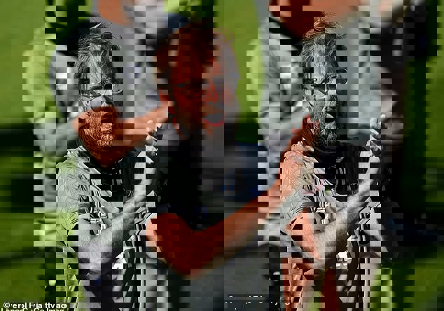 پشت سکان کشتی پرنده یوگی و دوستان!(عکس)