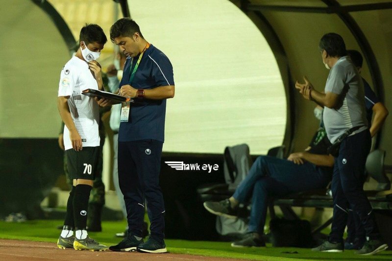 مشایخ: در دنیا کسی نمیتواند مثل طارمی پنالتی بگیرد