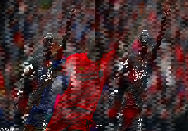 سادیو مانه بازیکن فصل انگلیس از نگاه هواداران