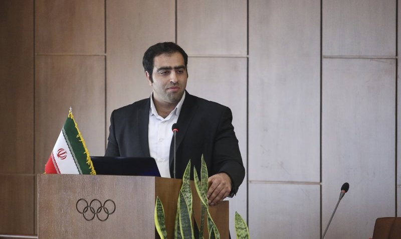 نصیرزاده: نمیتوانیم کار را تعطیل کنیم