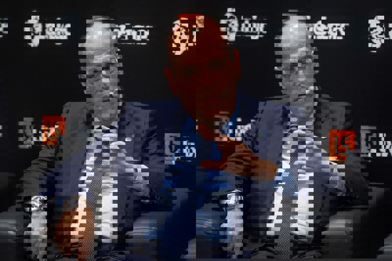 1511562