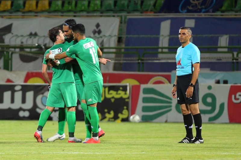 کارت قرمز حدادی فر را مقابل فولاد پاک کنید