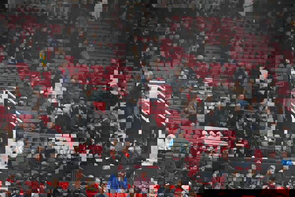 کامیونیتیشیلد با تماشاچی؛ 8 شهریور در ومبلی