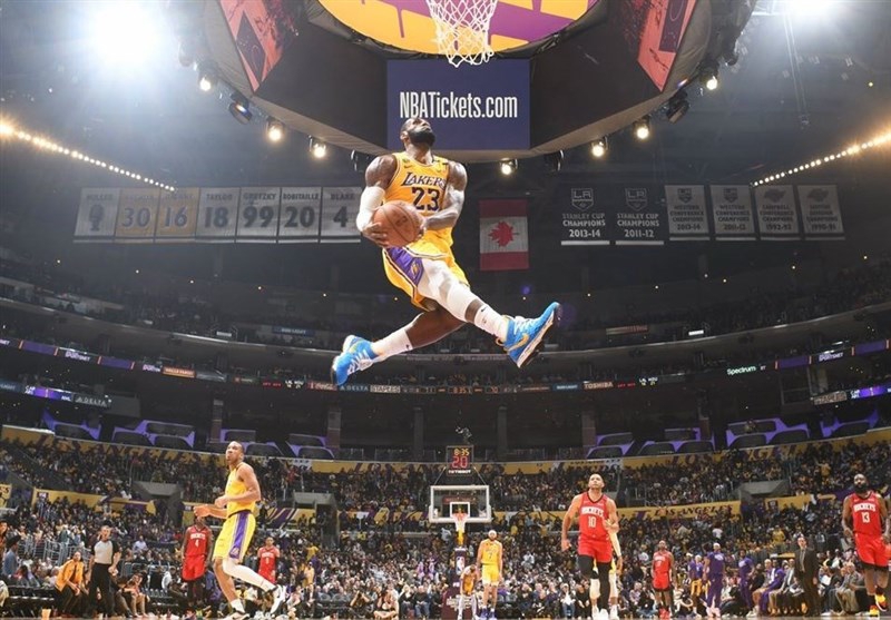 سومین برد لیکرز با لباس‌های جدید