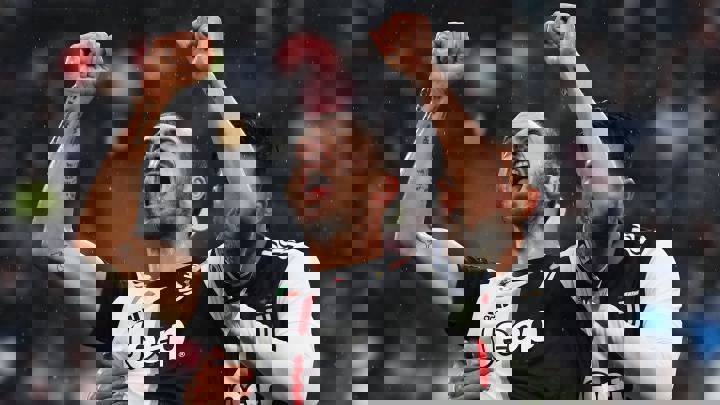 دست رد مدافع یوونتوس به سینه گواردیولا