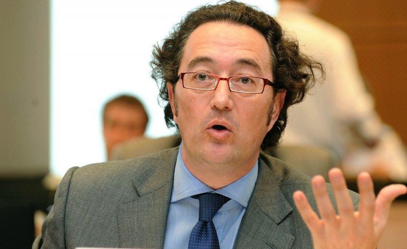 وکیل مسی به کمک فوتبال ایران میآید