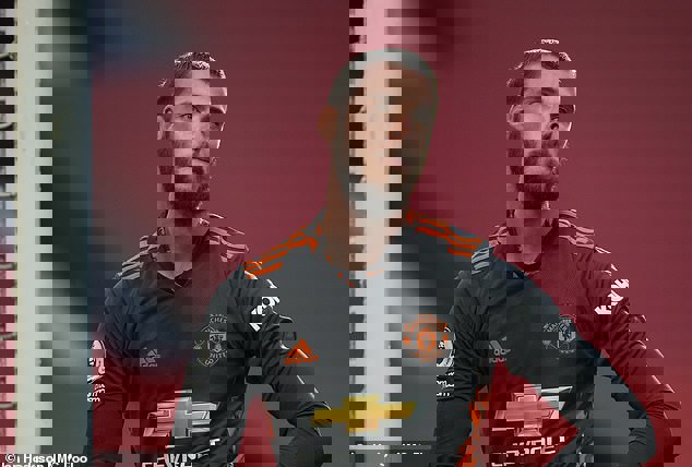 خشم دخیا از مدافع یونایتد: چکار میکنی لوک؟