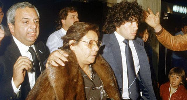 اولین دستمزد مارادونا خرج دو پیتزا شد (عکس)