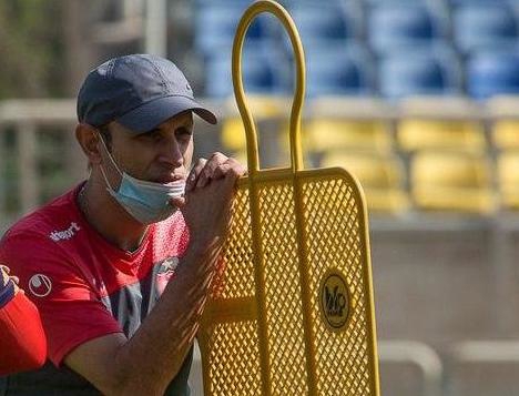 گل‌محمدی یکساعت زیر نظر؛  تانگو با آدمک‌ها