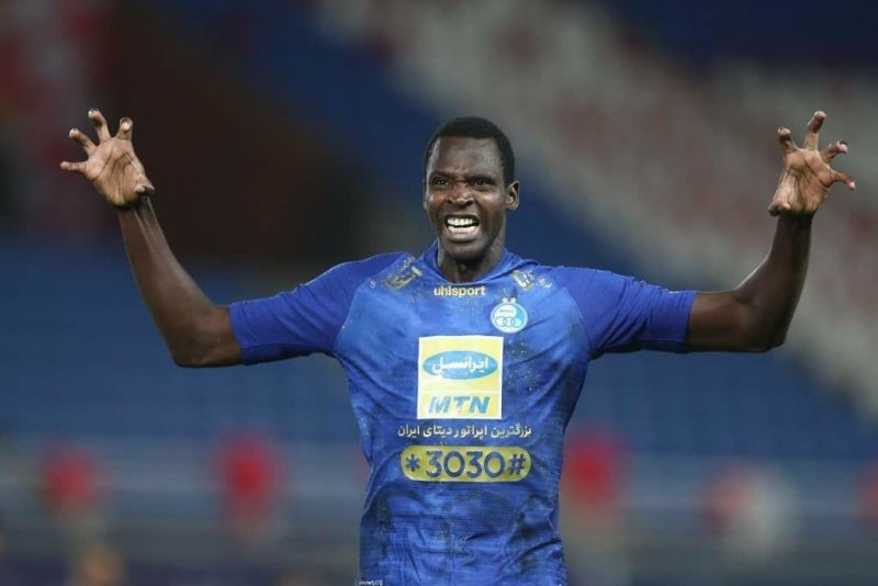 استقبال استقلالیها از دیاباته در فرودگاه