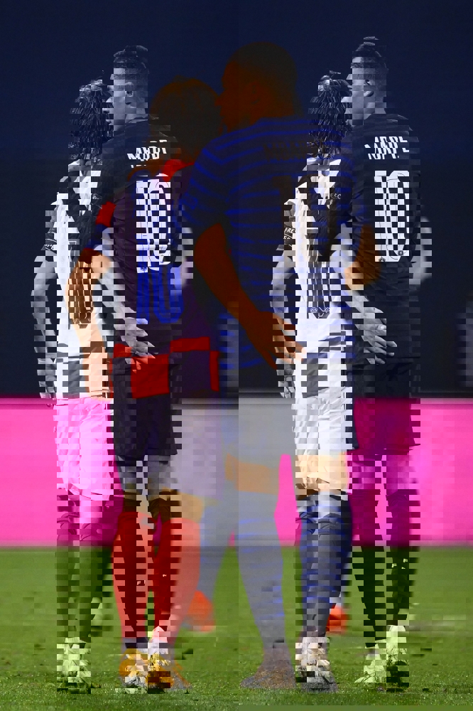 1535878