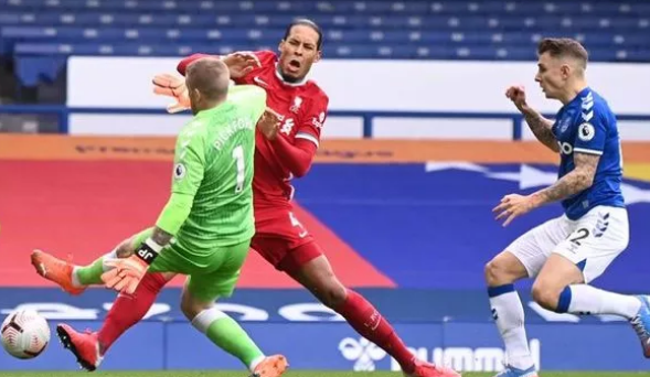 آلن شیرر: داور و VAR باید پیکفورد را اخراج میکرد