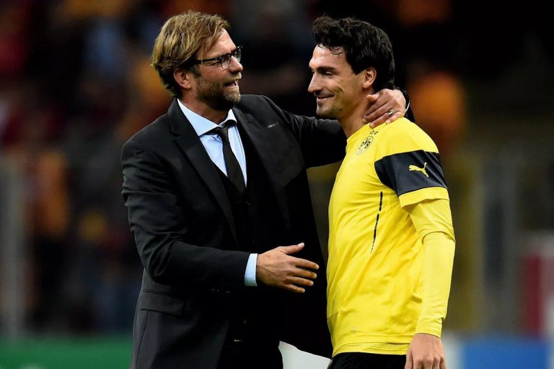 کنفرانس های خبری کلوپ شوی شبانه هستند