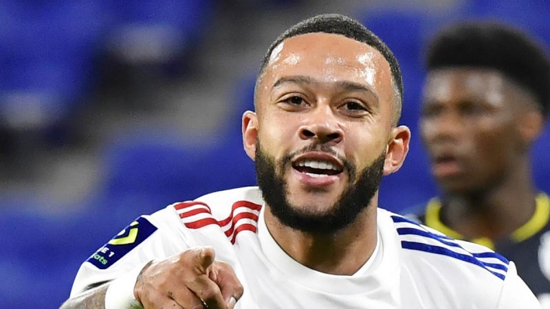 رقیب سرسخت بارسلونا برای جذب ستاره هلندی