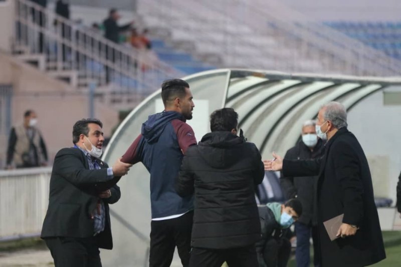 لحظه‌ای که محمدزاده از کوره در رفت! (عکس)