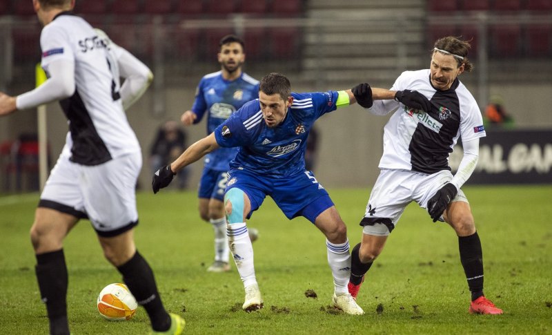 بازگشت دینامو به صدر جدول در غیاب محرمی