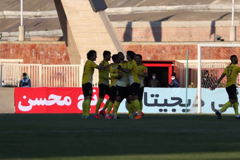 محرم چوب را از قلعه‌نویی گرفت (عکس)