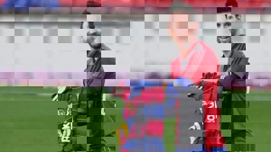 رسمی؛ جریمه شدن مسی برای ادای احترام به مارادونا