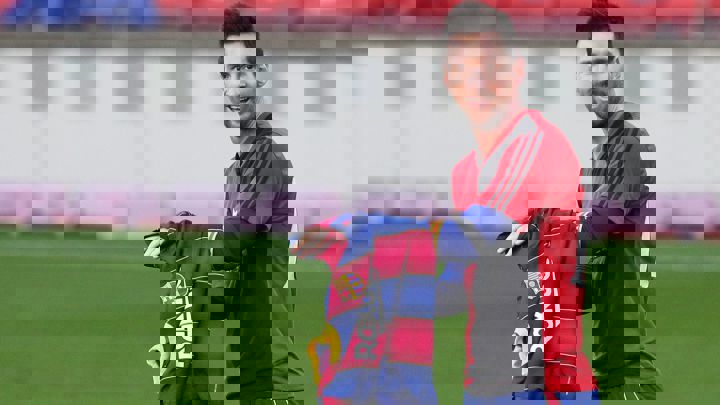 رسمی؛ جریمه شدن مسی برای ادای احترام به مارادونا