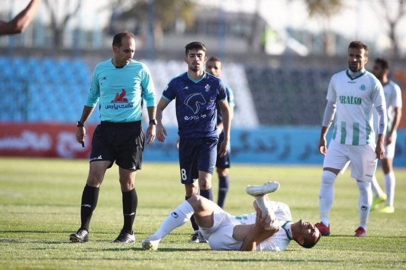 عذرخواهی هافبک جوان پیکان از محسن ربیعخواه