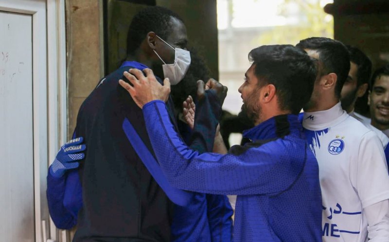 استقبال گرم استقلالیها از شیخ دیاباته(عکس)