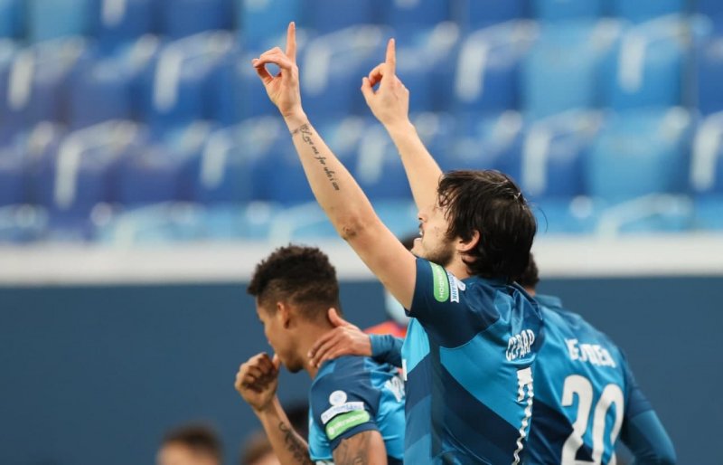 تصمیم جالب زنیت؛ تمدید قرارداد به جای فروش آزمون