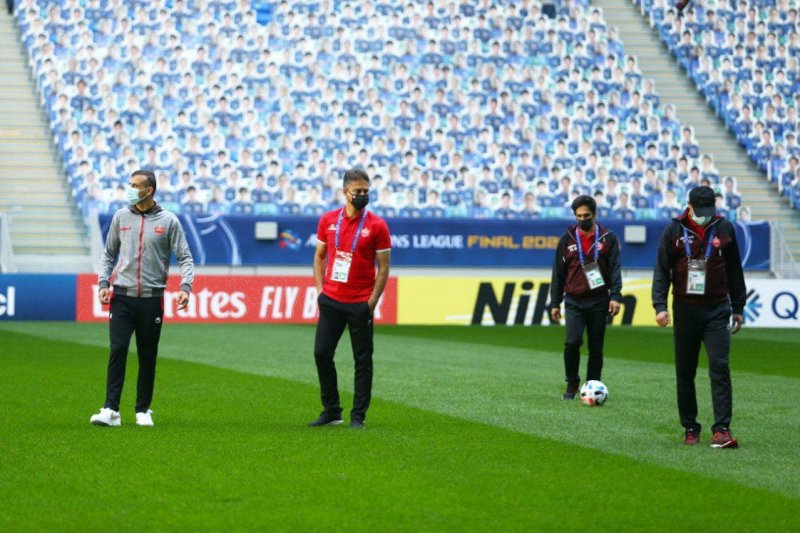 رژه حسینی و گل محمدی مقابل هواداران مجازی(عکس)